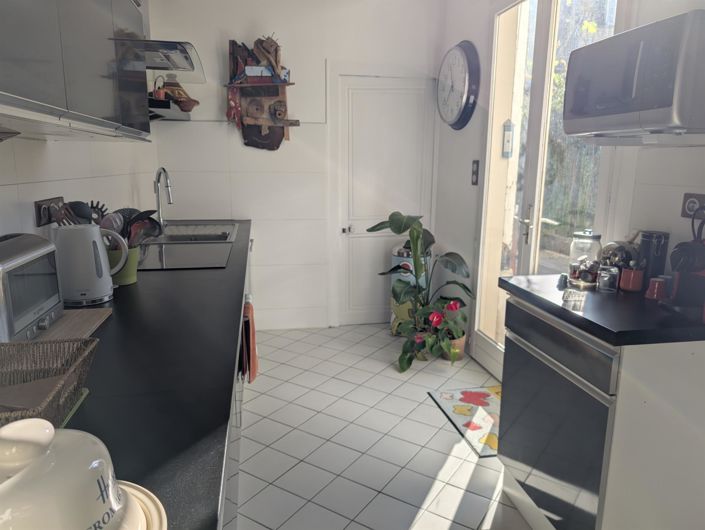 Image No.10-7 Bed House for sale