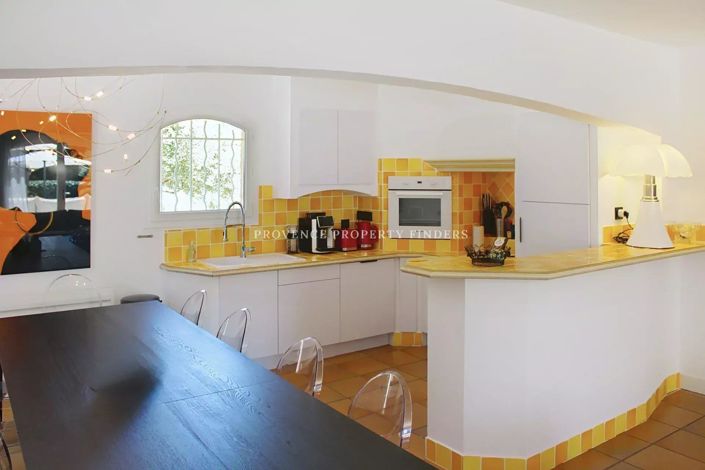 Image No.10-4 Bed House for sale