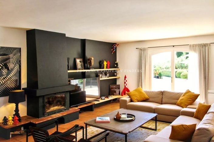 Image No.8-4 Bed House for sale