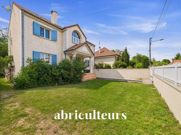Image No.1-4 Bed House for sale
