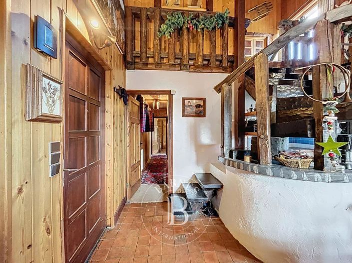 Image No.17-6 Bed House for sale