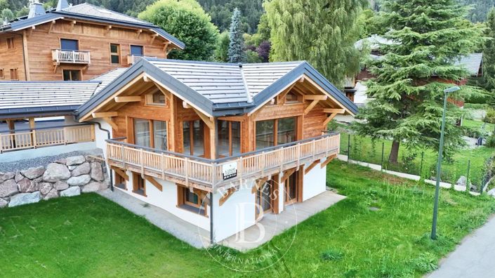 Image No.1-4 Bed House for sale