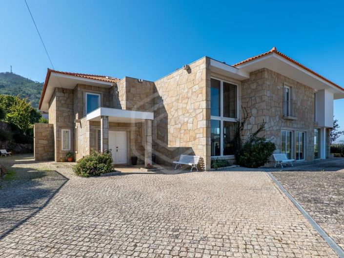 Image No.19-7 Bed House for sale