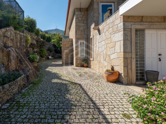 Image No.21-7 Bed House for sale