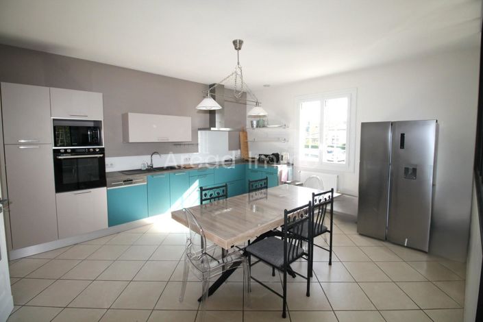 Image No.3-3 Bed House for sale