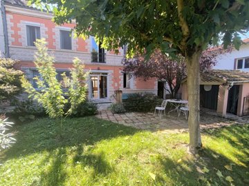 1 - L'Isle-Jourdain, Maison