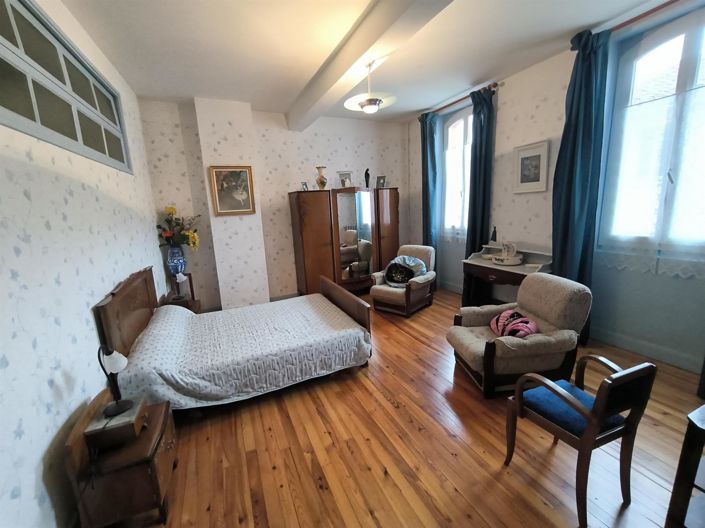 Image No.8-5 Bed House for sale