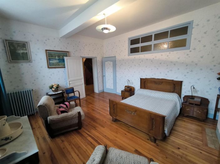 Image No.9-5 Bed House for sale