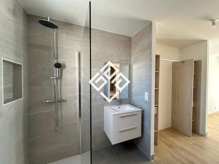 Image No.13-3 Bed House for sale