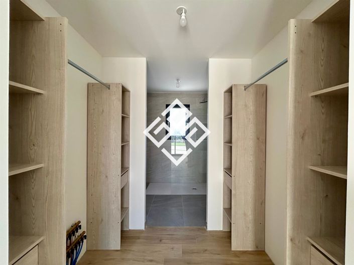 Image No.14-3 Bed House for sale