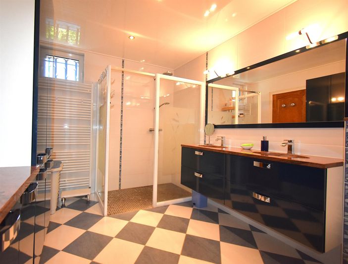 Image No.14-3 Bed House for sale