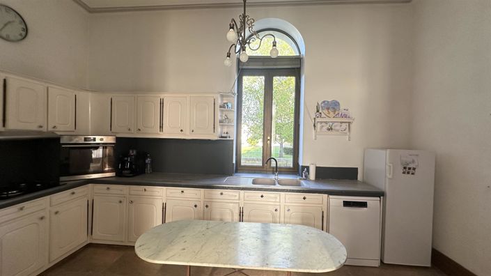 Image No.8-7 Bed House for sale