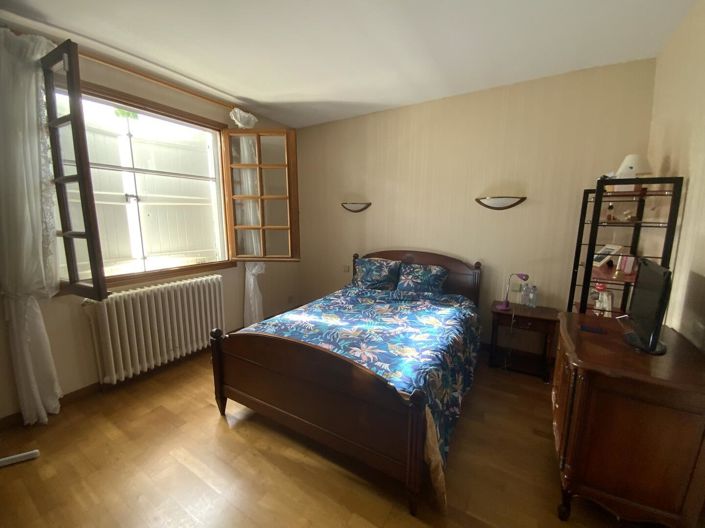 Image No.8-4 Bed House for sale