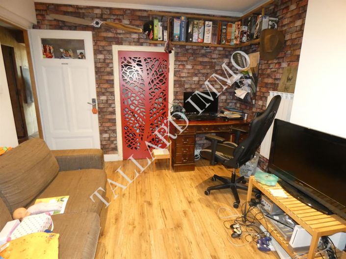 Image No.21-5 Bed House for sale