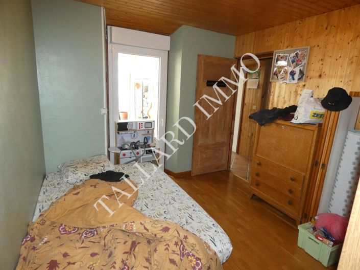 Image No.9-5 Bed House for sale