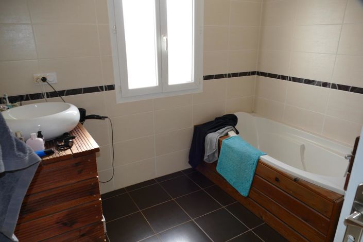 Image No.10-5 Bed House for sale