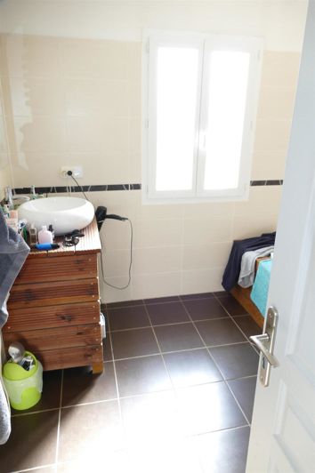 Image No.8-5 Bed House for sale