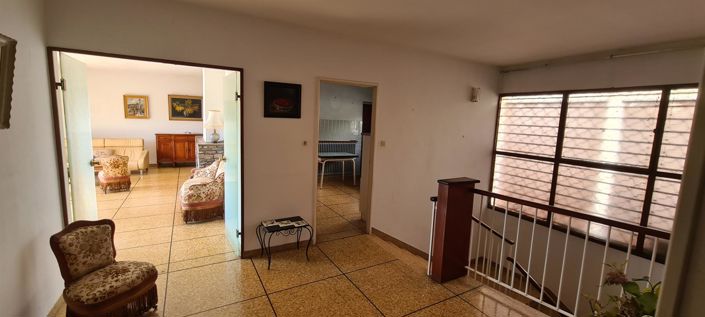 Image No.6-5 Bed House for sale