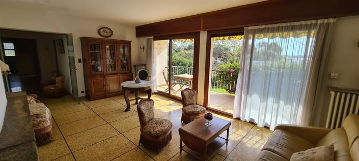 Image No.8-5 Bed House for sale