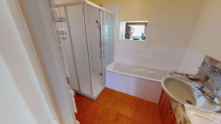 Image No.17-5 Bed House for sale