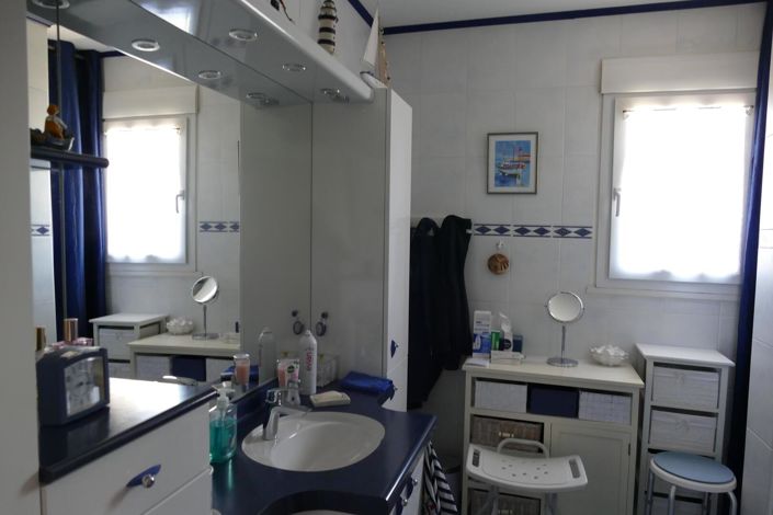 Image No.18-4 Bed House for sale