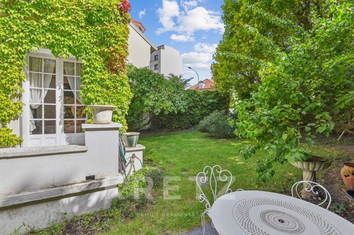 Image No.2-6 Bed House for sale