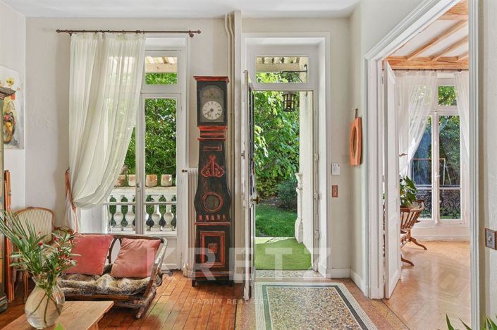 Image No.3-6 Bed House for sale