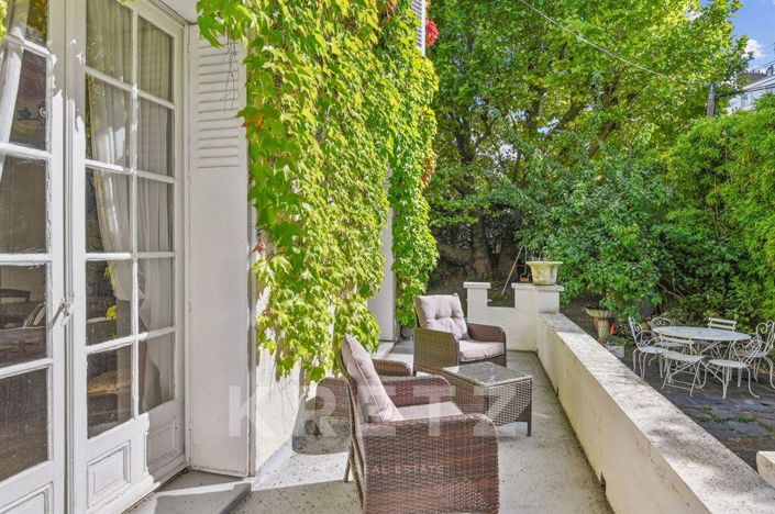 Image No.8-6 Bed House for sale