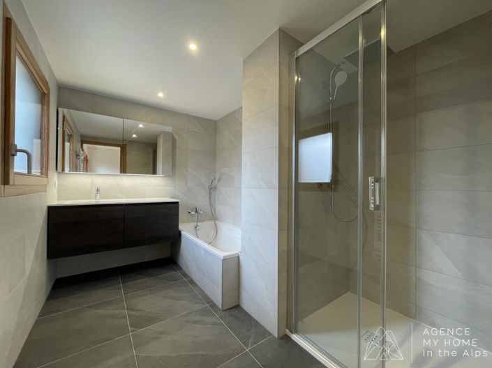 Image No.15-3 Bed House for sale