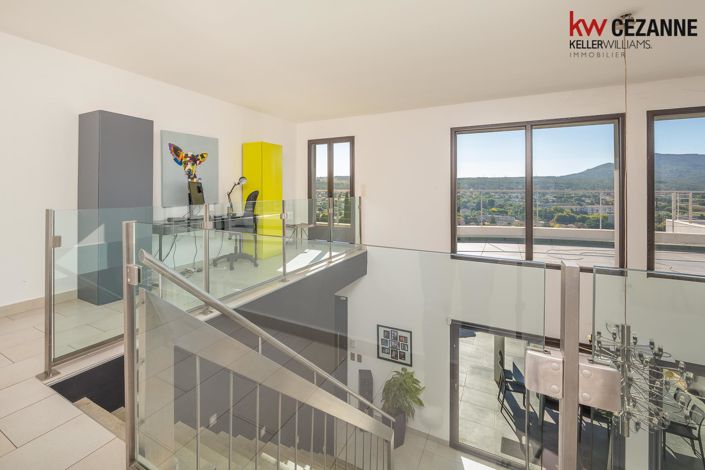 Image No.18-4 Bed House for sale