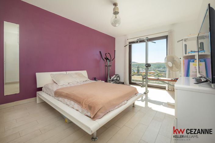 Image No.22-4 Bed House for sale