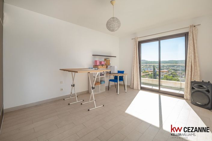 Image No.24-4 Bed House for sale