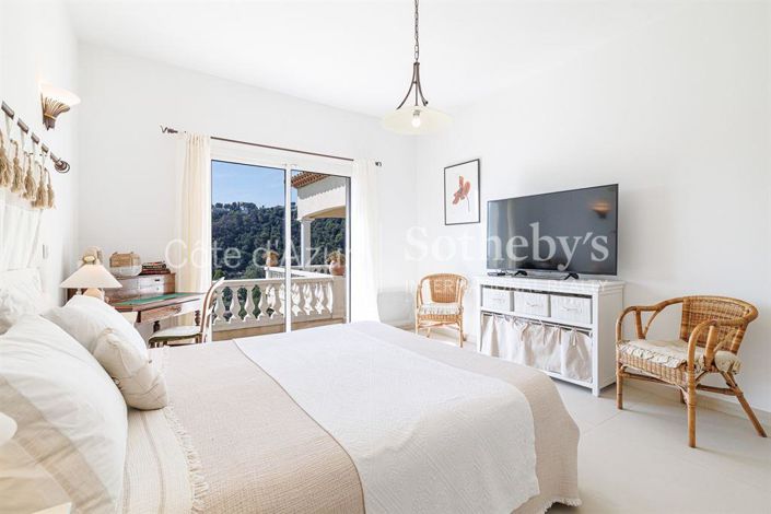 Image No.8-4 Bed House for sale