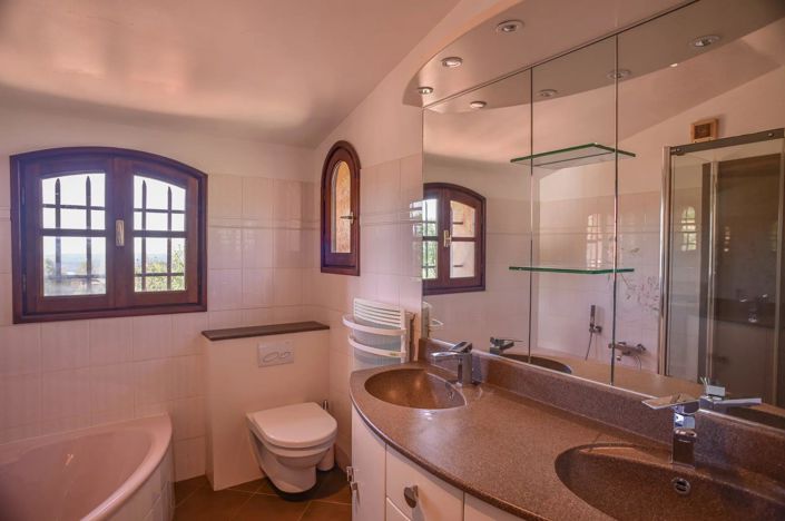 Image No.11-3 Bed House for sale