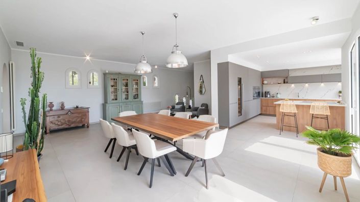 Image No.6-5 Bed House for sale