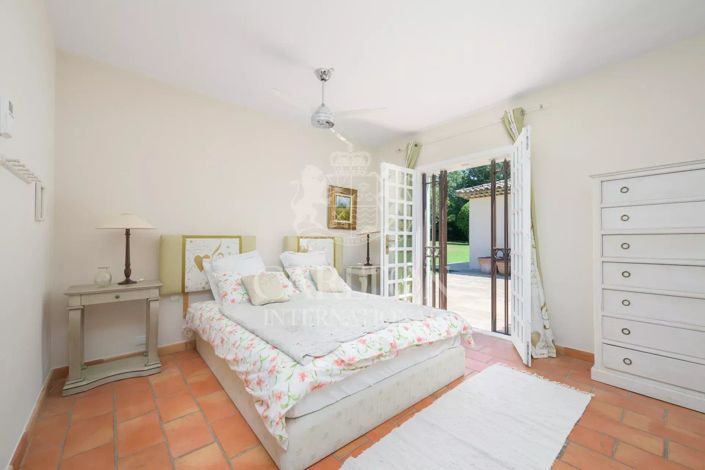 Image No.16-5 Bed House for sale