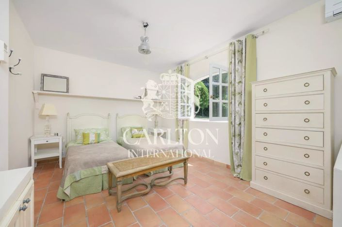 Image No.17-5 Bed House for sale