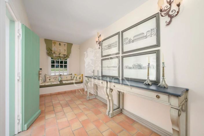 Image No.6-5 Bed House for sale