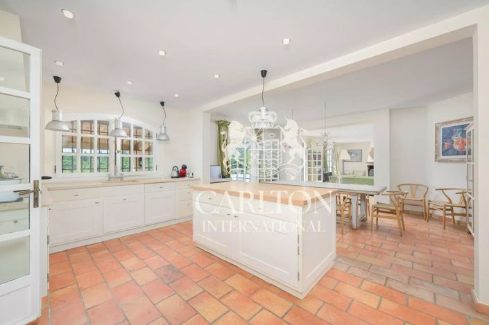 Image No.7-5 Bed House for sale