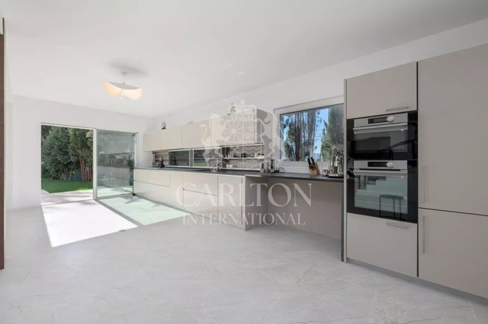 Image No.9-4 Bed House for sale