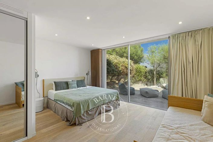 Image No.12-4 Bed House for sale