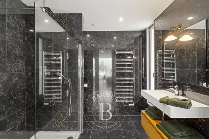 Image No.13-4 Bed House for sale