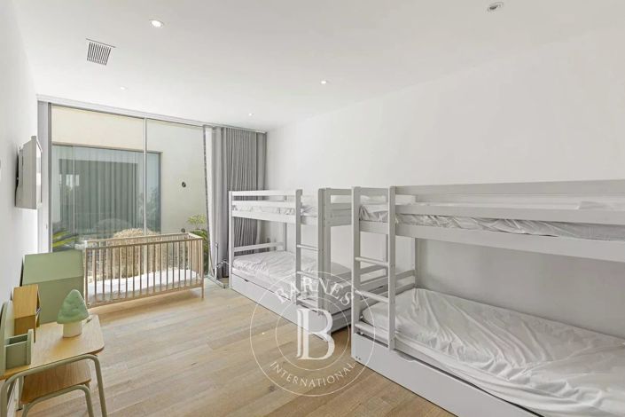 Image No.14-4 Bed House for sale