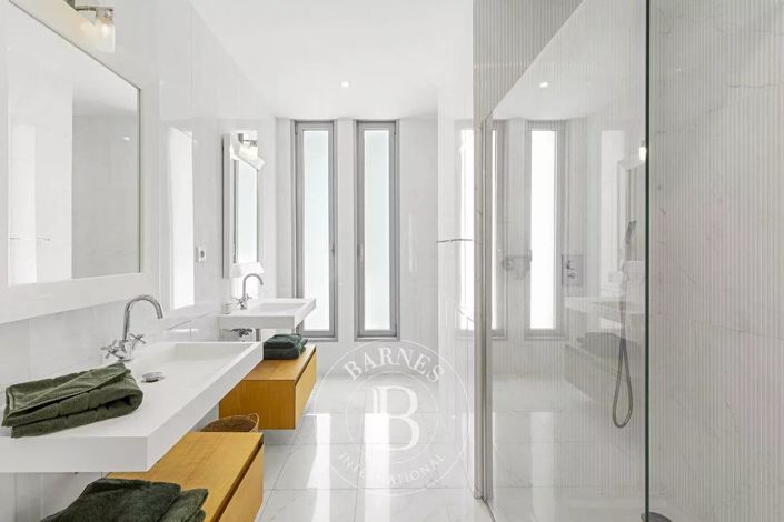 Image No.9-4 Bed House for sale