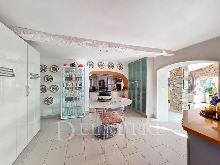 Image No.7-5 Bed House for sale