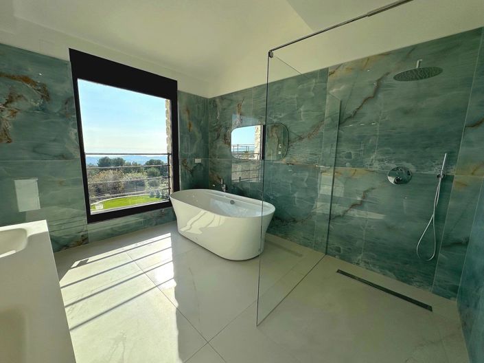 Image No.14-5 Bed House for sale