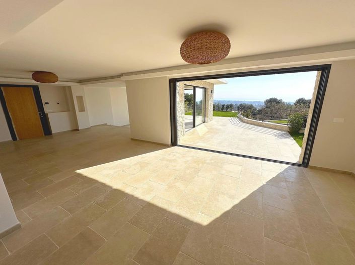 Image No.9-5 Bed House for sale