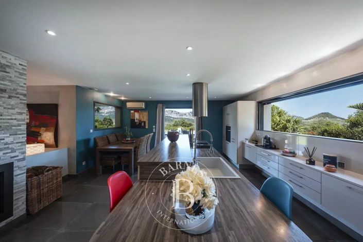 Image No.11-4 Bed House for sale