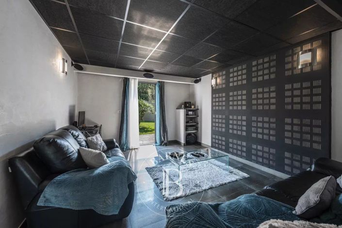 Image No.18-4 Bed House for sale