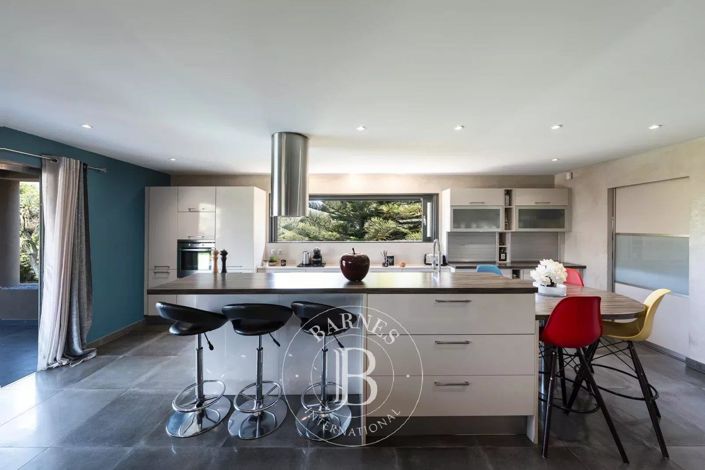 Image No.20-4 Bed House for sale